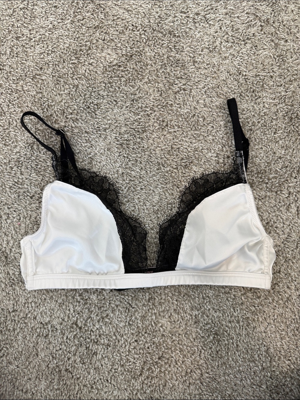 Victoria's Secret Satin and Lace Unlined Bralette – Women's Intimates/Lingerie